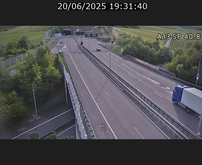 <h2>Webcam avec vue sur l'entrée côté allemand du tunnel Markusbierg à Schengen. Vue orientée vers le tunnel et Bettembourg</h2>