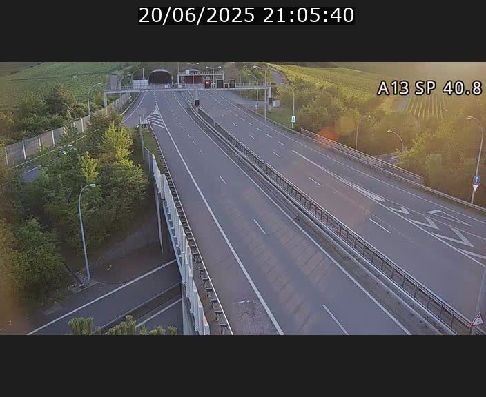 <h2>Webcam avec vue sur l'entrée côté allemand du tunnel Markusbierg à Schengen. Vue orientée vers le tunnel et Bettembourg</h2>
