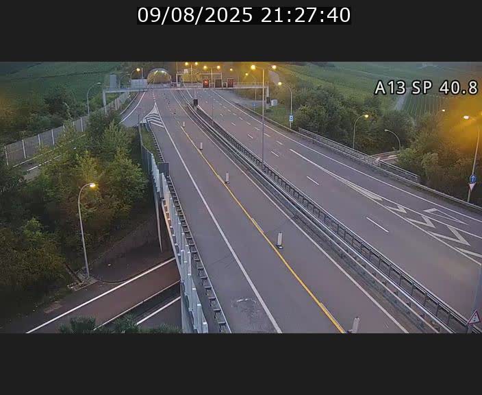 <h2>Webcam avec vue sur l'entrée côté allemand du tunnel Markusbierg à Schengen. Vue orientée vers le tunnel et Bettembourg</h2>