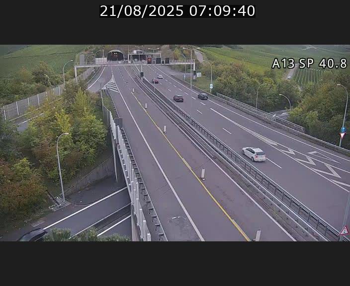 <h2>Webcam avec vue sur l'entrée côté allemand du tunnel Markusbierg à Schengen. Vue orientée vers le tunnel et Bettembourg</h2>