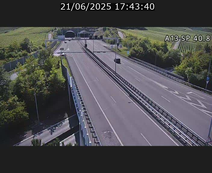 <h2>Webcam avec vue sur l'entrée côté allemand du tunnel Markusbierg à Schengen. Vue orientée vers le tunnel et Bettembourg</h2>