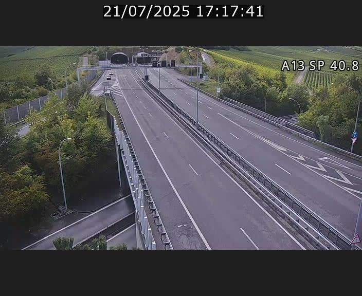 <h2>Webcam avec vue sur l'entrée côté allemand du tunnel Markusbierg à Schengen. Vue orientée vers le tunnel et Bettembourg</h2>