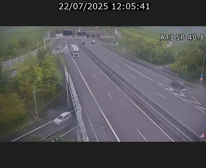 <h2>Webcam avec vue sur l'entrée côté allemand du tunnel Markusbierg à Schengen. Vue orientée vers le tunnel et Bettembourg</h2>