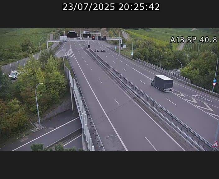 <h2>Webcam avec vue sur l'entrée côté allemand du tunnel Markusbierg à Schengen. Vue orientée vers le tunnel et Bettembourg</h2>