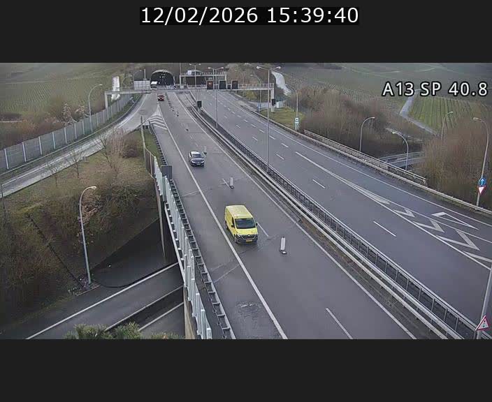 Webcam avec vue sur l'entrée côté allemand du tunnel Markusbierg à Schengen. Vue orientée vers le tunnel et Bettembourg