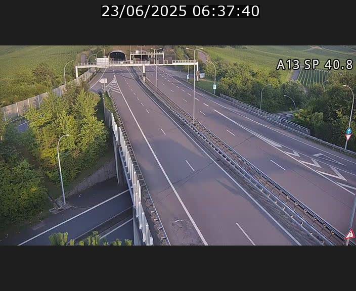 <h2>Webcam avec vue sur l'entrée côté allemand du tunnel Markusbierg à Schengen. Vue orientée vers le tunnel et Bettembourg</h2>