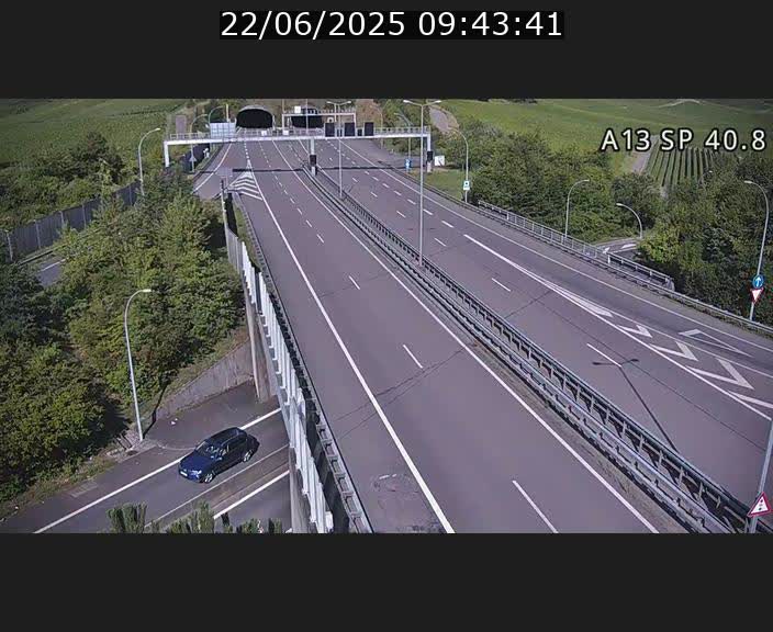 <h2>Webcam avec vue sur l'entrée côté allemand du tunnel Markusbierg à Schengen. Vue orientée vers le tunnel et Bettembourg</h2>