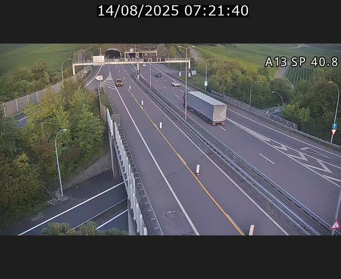 <h2>Webcam avec vue sur l'entrée côté allemand du tunnel Markusbierg à Schengen. Vue orientée vers le tunnel et Bettembourg</h2>