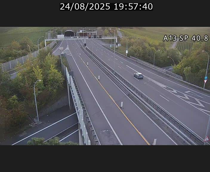 <h2>Webcam avec vue sur l'entrée côté allemand du tunnel Markusbierg à Schengen. Vue orientée vers le tunnel et Bettembourg</h2>