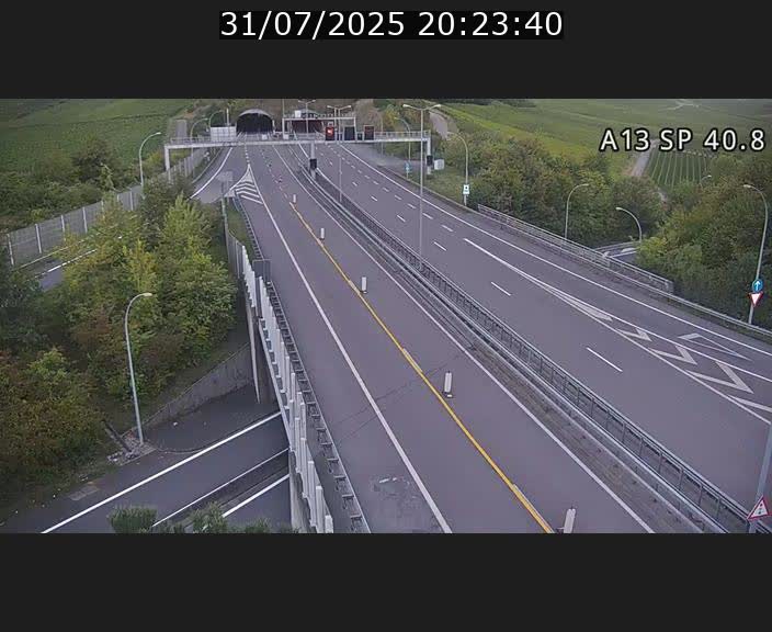 <h2>Webcam avec vue sur l'entrée côté allemand du tunnel Markusbierg à Schengen. Vue orientée vers le tunnel et Bettembourg</h2>