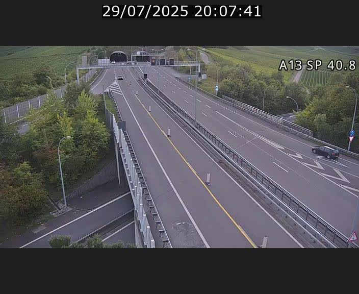 <h2>Webcam avec vue sur l'entrée côté allemand du tunnel Markusbierg à Schengen. Vue orientée vers le tunnel et Bettembourg</h2>