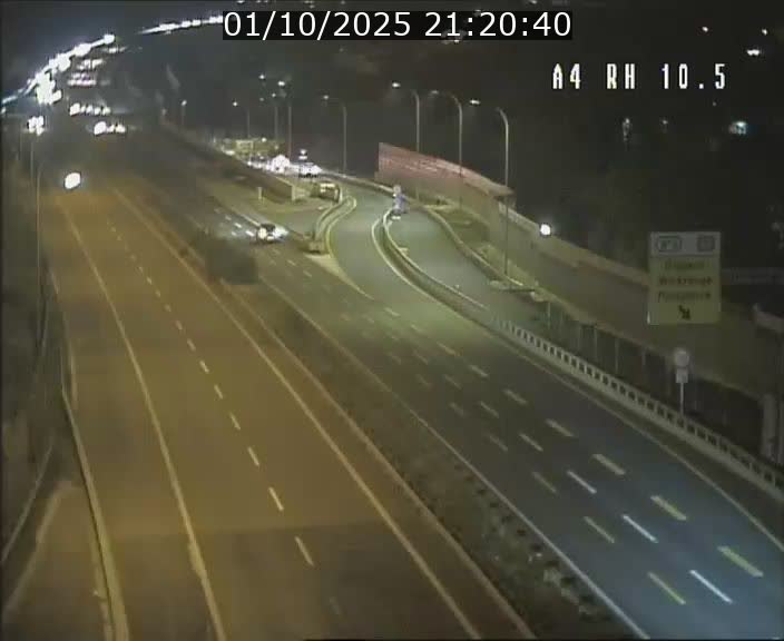 <h2>Traffic live webcam Luxembourg Pontpierre - A4 - BK 10.5 - direction Luxembourg</h2>