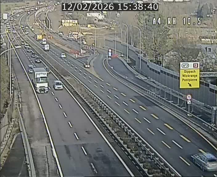 Traffic live webcam Luxembourg Pontpierre - A4 - BK 10.5 - direction Luxembourg