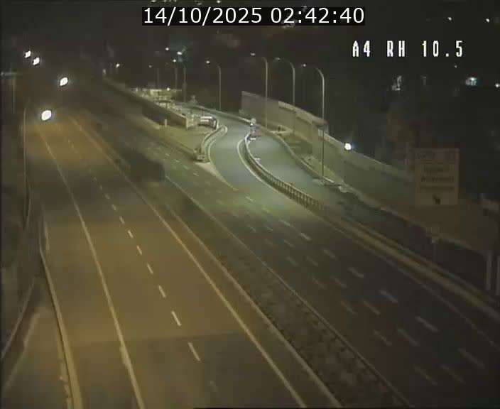 <h2>Traffic live webcam Luxembourg Pontpierre - A4 - BK 10.5 - direction Luxembourg</h2>