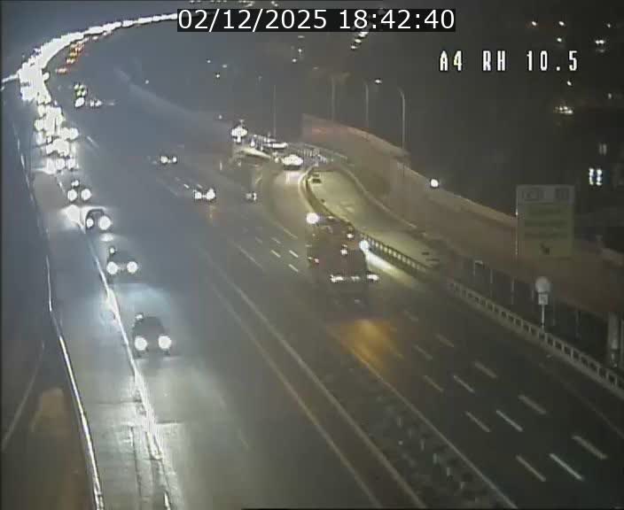 <h2>Traffic live webcam Luxembourg Pontpierre - A4 - BK 10.5 - direction Luxembourg</h2>