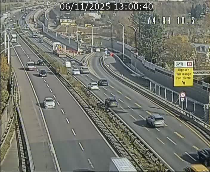 <h2>Traffic live webcam Luxembourg Pontpierre - A4 - BK 10.5 - direction Luxembourg</h2>