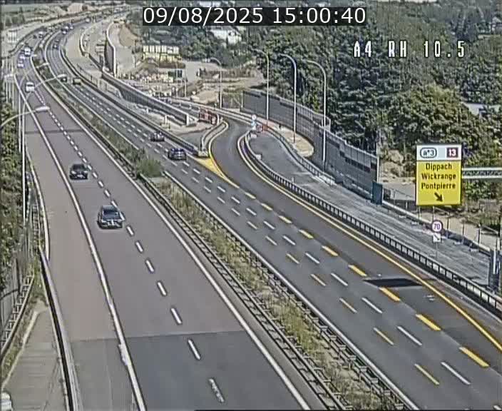 <h2>Traffic live webcam Luxembourg Pontpierre - A4 - BK 10.5 - direction Luxembourg</h2>