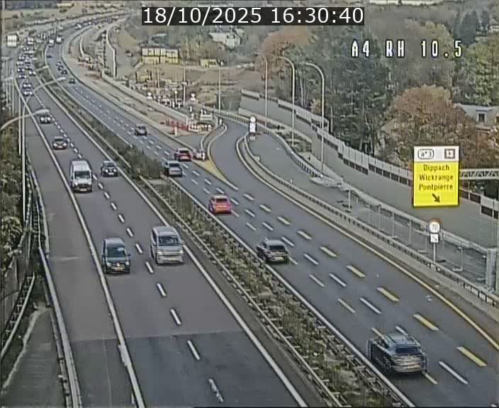 <h2>Traffic live webcam Luxembourg Pontpierre - A4 - BK 10.5 - direction Luxembourg</h2>