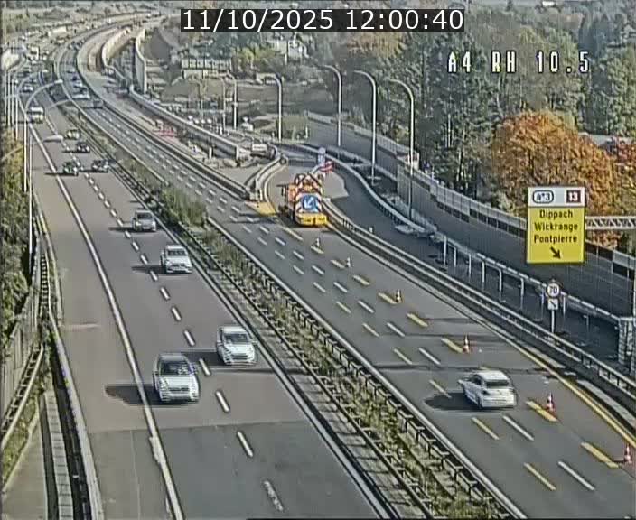 <h2>Traffic live webcam Luxembourg Pontpierre - A4 - BK 10.5 - direction Luxembourg</h2>