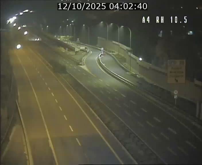 <h2>Traffic live webcam Luxembourg Pontpierre - A4 - BK 10.5 - direction Luxembourg</h2>