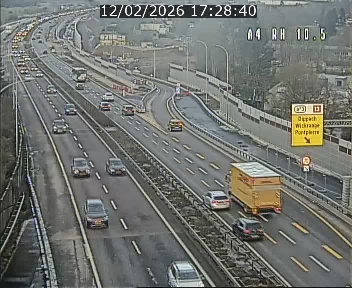 Traffic live webcam Luxembourg Pontpierre - A4 - BK 10.5 - direction Luxembourg