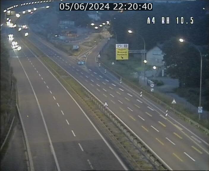 Traffic live webcam Luxembourg Pontpierre - A4 - BK 10.5 - direction Luxembourg