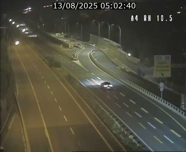Traffic live webcam Luxembourg Pontpierre - A4 - BK 10.5 - direction Luxembourg