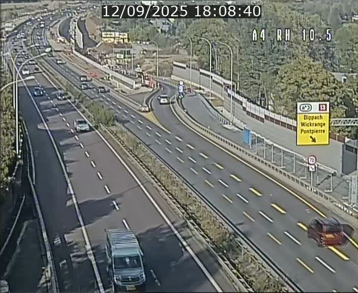 Traffic live webcam Luxembourg Pontpierre - A4 - BK 10.5 - direction Luxembourg