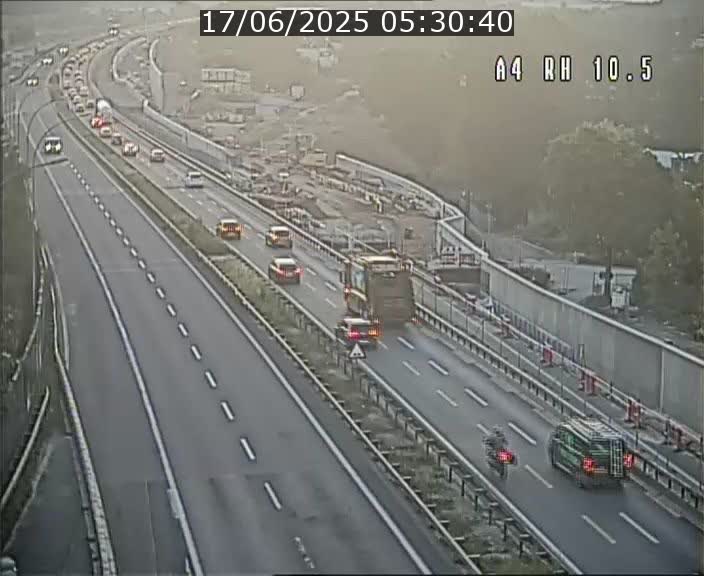 Traffic live webcam Luxembourg Pontpierre - A4 - BK 10.5 - direction Luxembourg