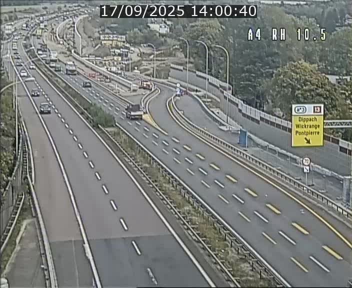 Traffic live webcam Luxembourg Pontpierre - A4 - BK 10.5 - direction Luxembourg