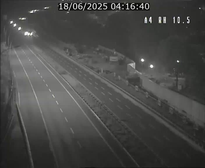 Traffic live webcam Luxembourg Pontpierre - A4 - BK 10.5 - direction Luxembourg