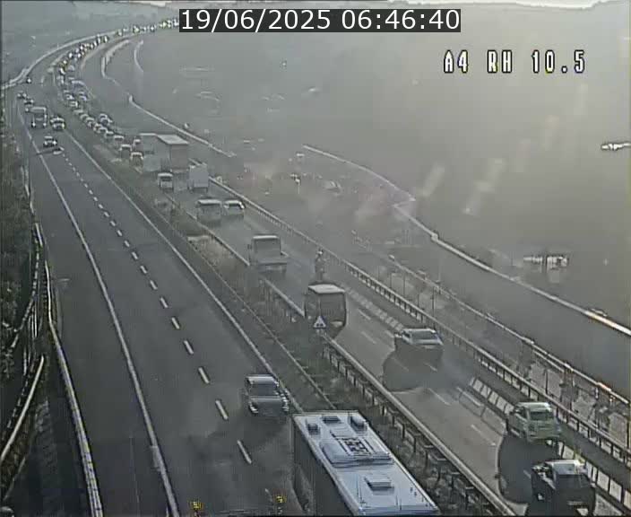 Traffic live webcam Luxembourg Pontpierre - A4 - BK 10.5 - direction Luxembourg