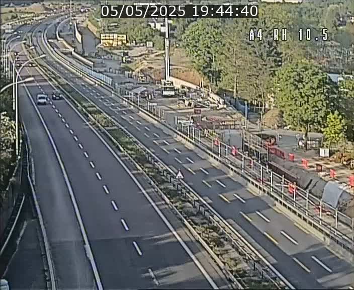Traffic live webcam Luxembourg Pontpierre - A4 - BK 10.5 - direction Luxembourg