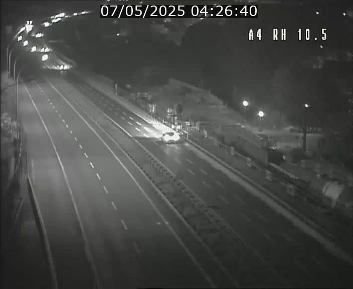 Traffic live webcam Luxembourg Pontpierre - A4 - BK 10.5 - direction Luxembourg