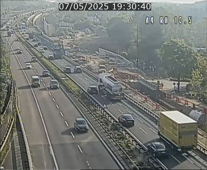 Traffic live webcam Luxembourg Pontpierre - A4 - BK 10.5 - direction Luxembourg