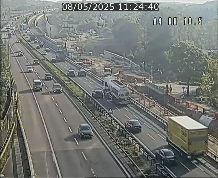 Traffic live webcam Luxembourg Pontpierre - A4 - BK 10.5 - direction Luxembourg