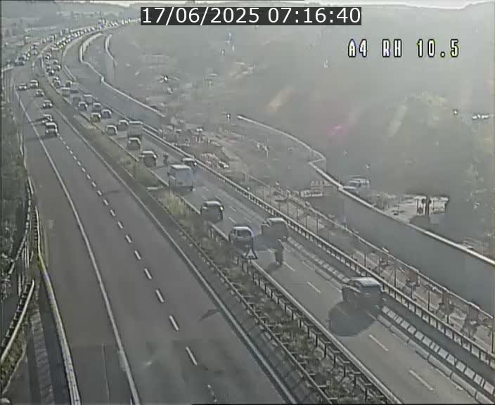 Traffic live webcam Luxembourg Pontpierre - A4 - BK 10.5 - direction Luxembourg