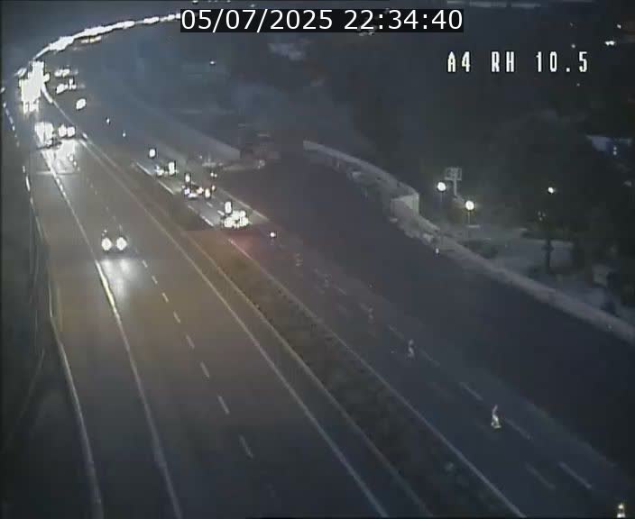 Traffic live webcam Luxembourg Pontpierre - A4 - BK 10.5 - direction Luxembourg