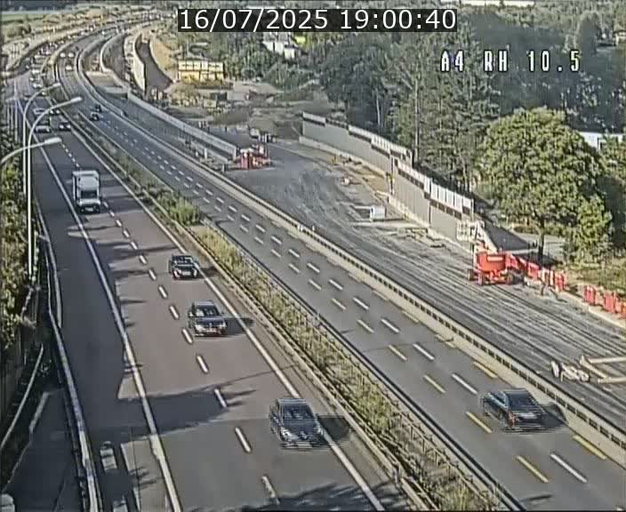 Traffic live webcam Luxembourg Pontpierre - A4 - BK 10.5 - direction Luxembourg