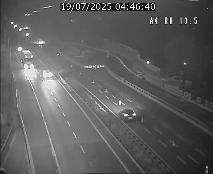 Traffic live webcam Luxembourg Pontpierre - A4 - BK 10.5 - direction Luxembourg
