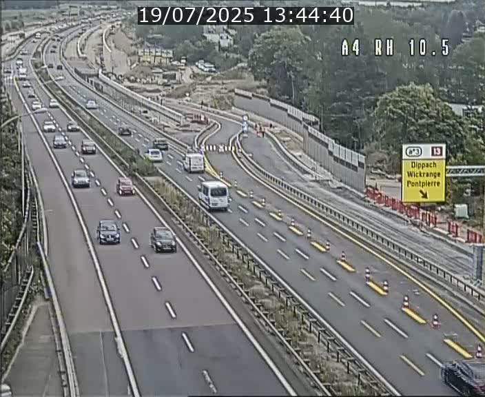 Traffic live webcam Luxembourg Pontpierre - A4 - BK 10.5 - direction Luxembourg