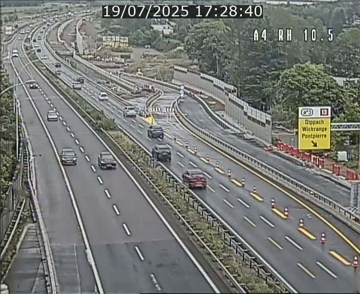 Traffic live webcam Luxembourg Pontpierre - A4 - BK 10.5 - direction Luxembourg