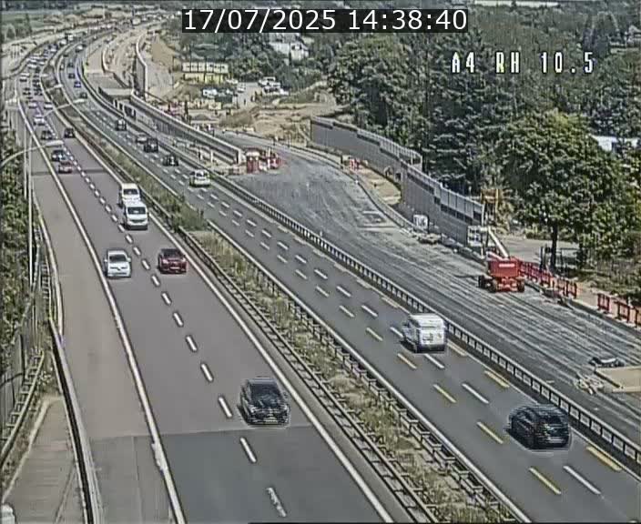 Traffic live webcam Luxembourg Pontpierre - A4 - BK 10.5 - direction Luxembourg