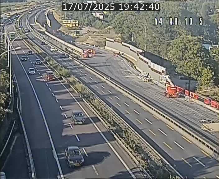 Traffic live webcam Luxembourg Pontpierre - A4 - BK 10.5 - direction Luxembourg