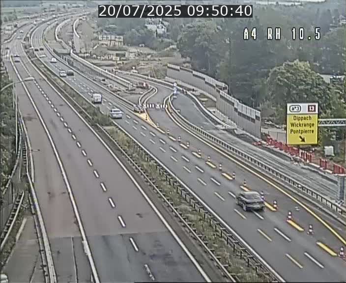 Traffic live webcam Luxembourg Pontpierre - A4 - BK 10.5 - direction Luxembourg