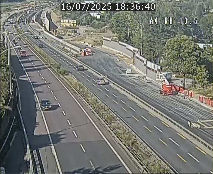 Traffic live webcam Luxembourg Pontpierre - A4 - BK 10.5 - direction Luxembourg
