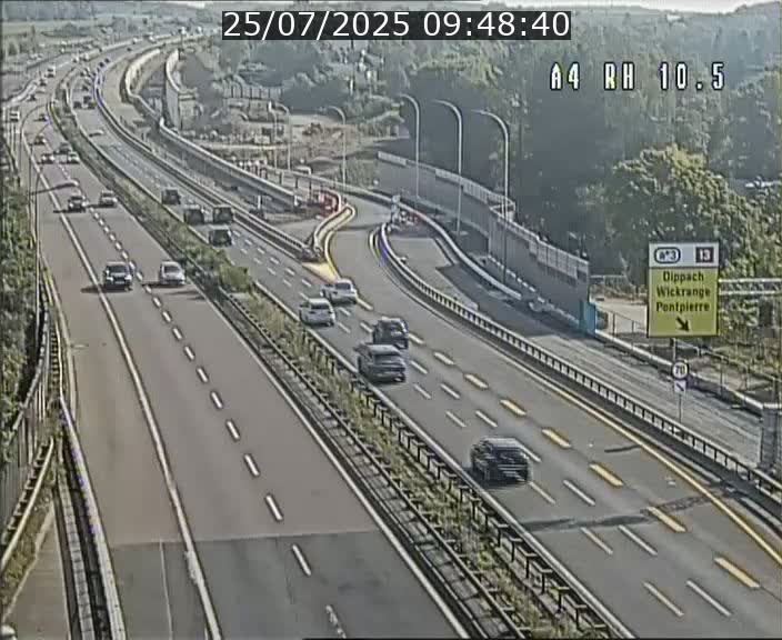 Traffic live webcam Luxembourg Pontpierre - A4 - BK 10.5 - direction Luxembourg