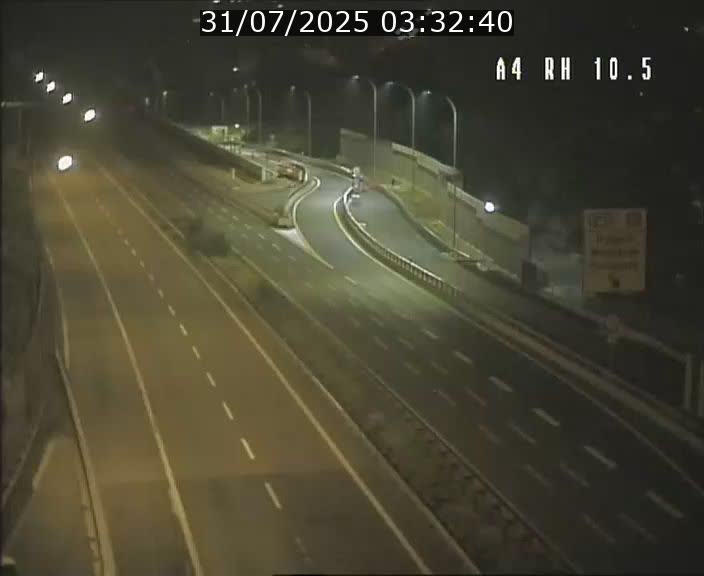Traffic live webcam Luxembourg Pontpierre - A4 - BK 10.5 - direction Luxembourg