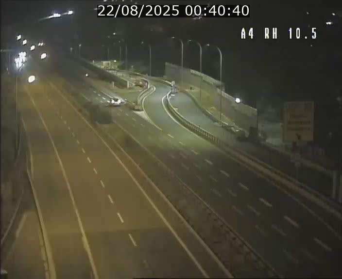 Traffic live webcam Luxembourg Pontpierre - A4 - BK 10.5 - direction Luxembourg
