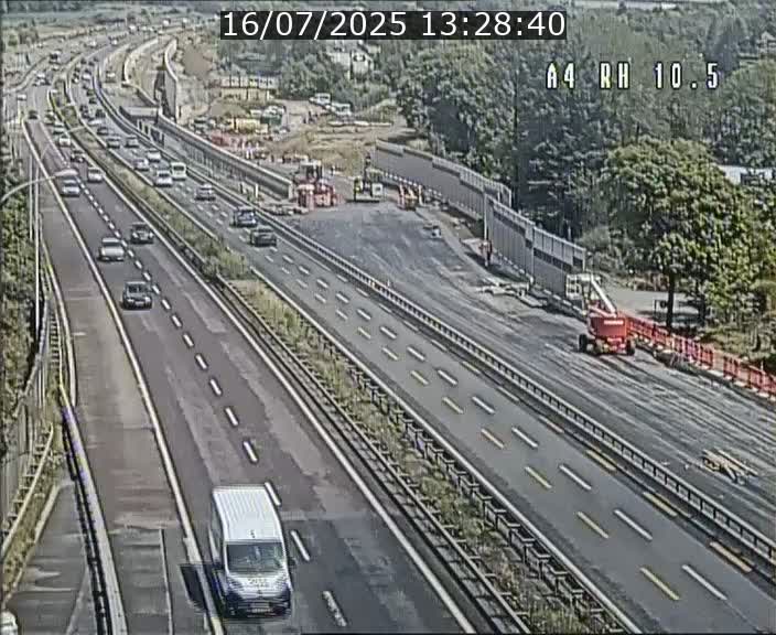 Traffic live webcam Luxembourg Pontpierre - A4 - BK 10.5 - direction Luxembourg